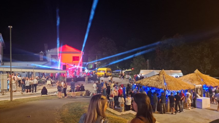 Pročitajte više o članku DAN OPĆINE CEROVJE – ANDREA ŠUŠNJARA NA CEROVLANSKEN PLACU